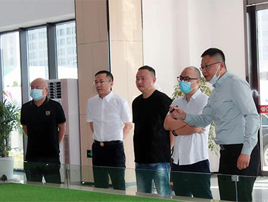 如皋工业园区招商局领导一行莅临如东万洋众创城考察调研